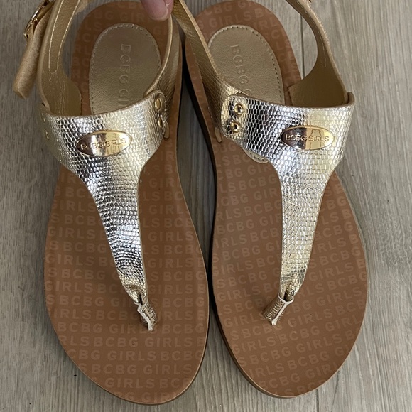 Sandals BCBG Girls metallic gold color size 2 - Picture 2 of 9